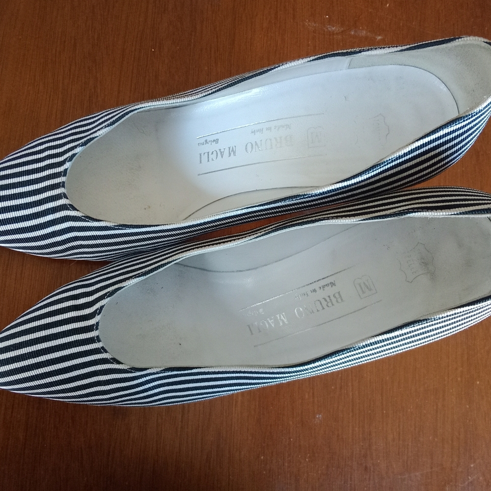 Vintage Bruno Magli Pumps Size 5.5 black and white